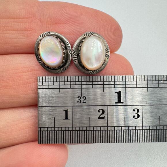 Mother Of Pearl MOP Oval Cabochon Silver Bezel Stud Earrings Southwestern Tribal - Picture 13 of 16